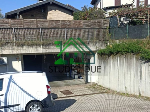 locale commerciale in vendita a Faloppio in zona Gaggino