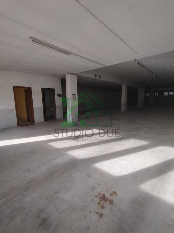 locale commerciale in vendita a Faloppio in zona Gaggino