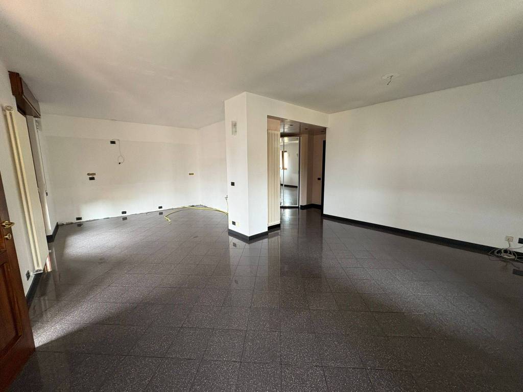appartamento in vendita a Faloppio in zona Camnago