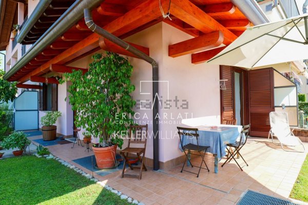 casa indipendente in vendita a Faloppio in zona Camnago