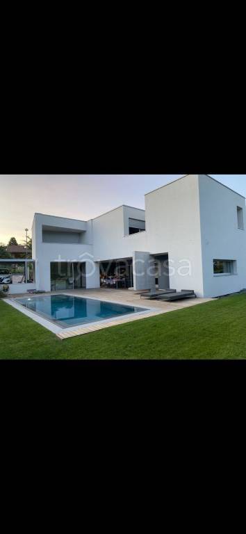 casa indipendente in vendita a Faloppio