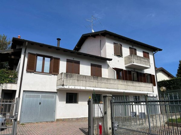 appartamento in vendita a Faloppio in zona Camnago