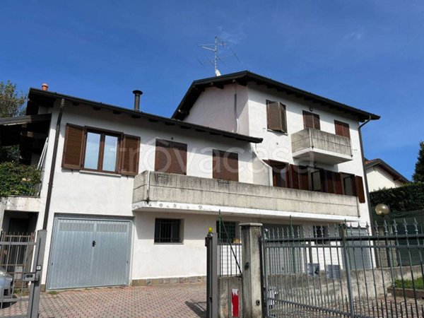 appartamento in vendita a Faloppio in zona Camnago