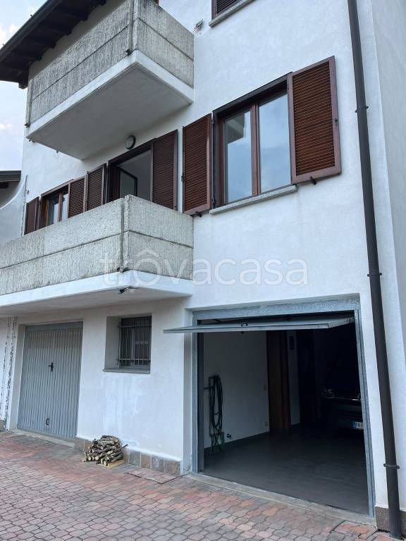 appartamento in vendita a Faloppio in zona Camnago