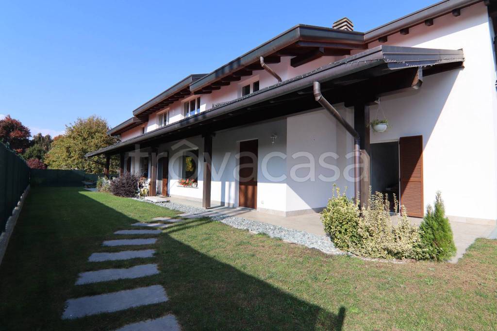 casa indipendente in vendita a Faloppio