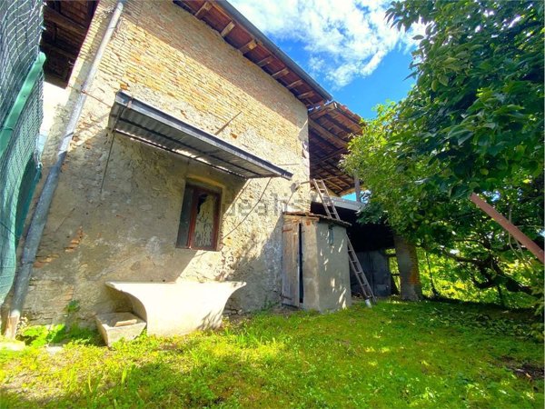 casale in vendita a Faloppio