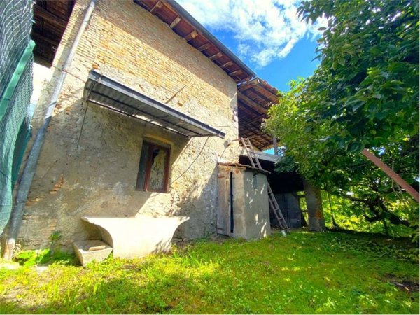 casa indipendente in vendita a Faloppio