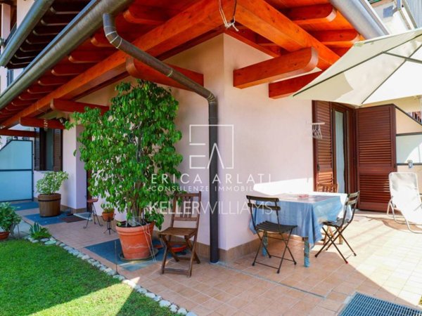 casa indipendente in vendita a Faloppio in zona Camnago