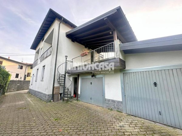 casa indipendente in vendita a Faloppio