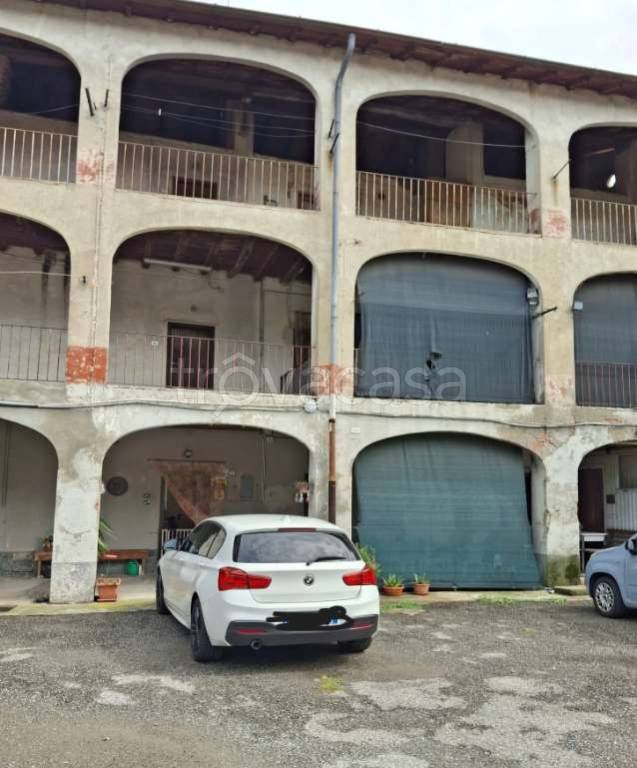 appartamento in vendita a Faloppio in zona Camnago