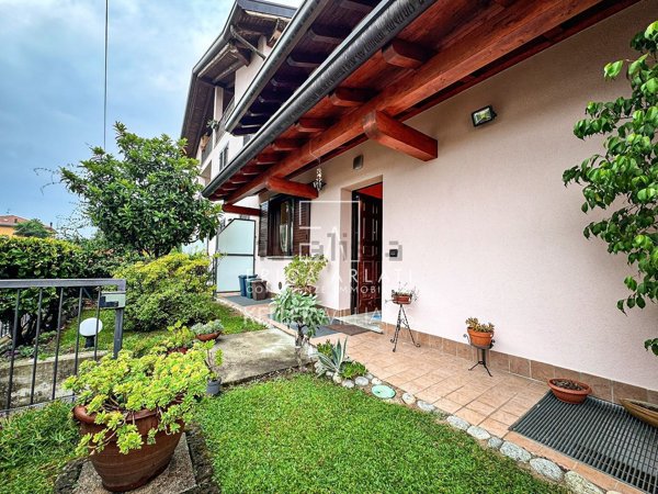 appartamento in vendita a Faloppio in zona Camnago