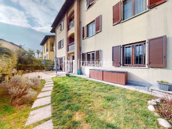 appartamento in vendita a Faloppio in zona Camnago