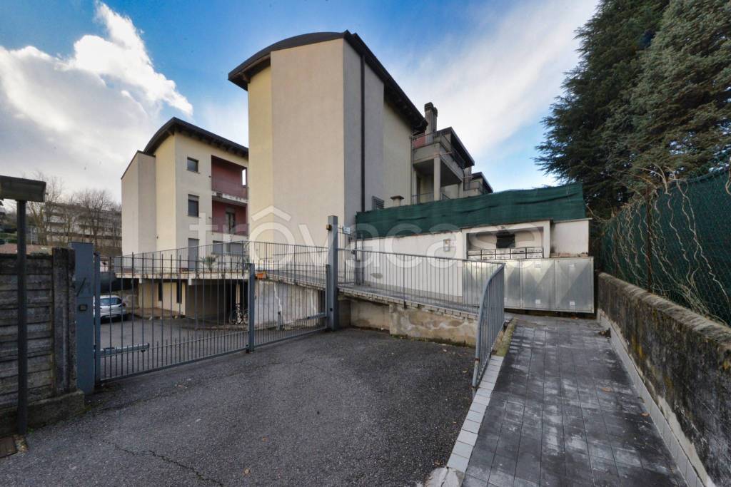 casa indipendente in vendita a Faloppio in zona Gaggino