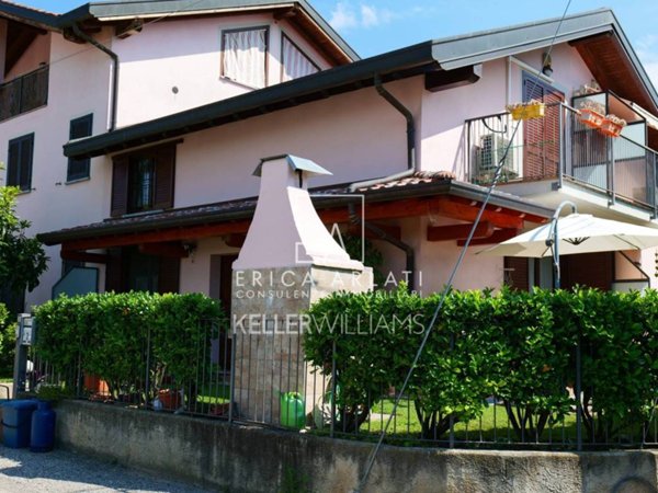 casa indipendente in vendita a Faloppio in zona Camnago