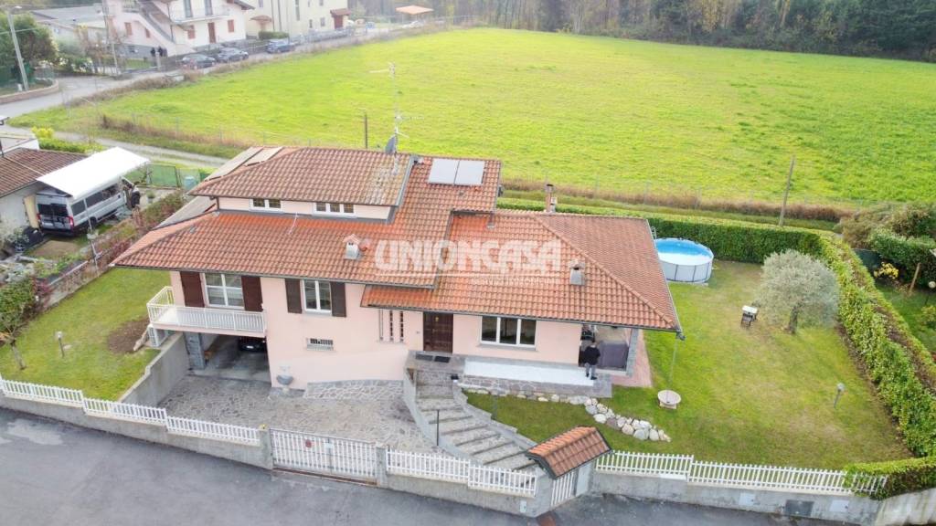 casa indipendente in vendita a Faloppio