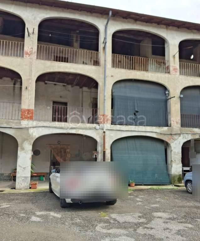 appartamento in vendita a Faloppio in zona Camnago