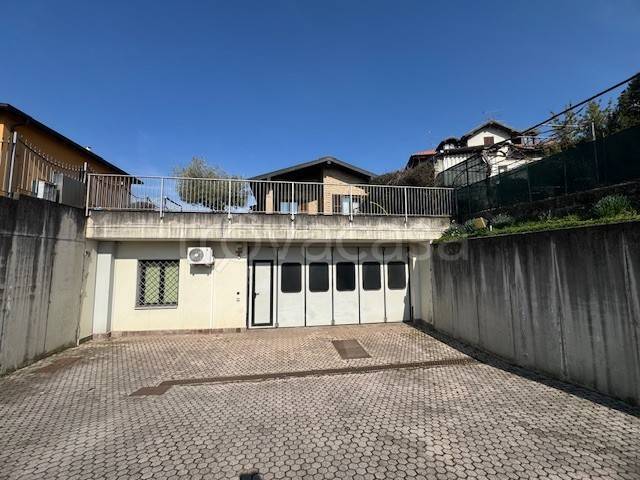 locale commerciale in vendita a Faloppio in zona Gaggino