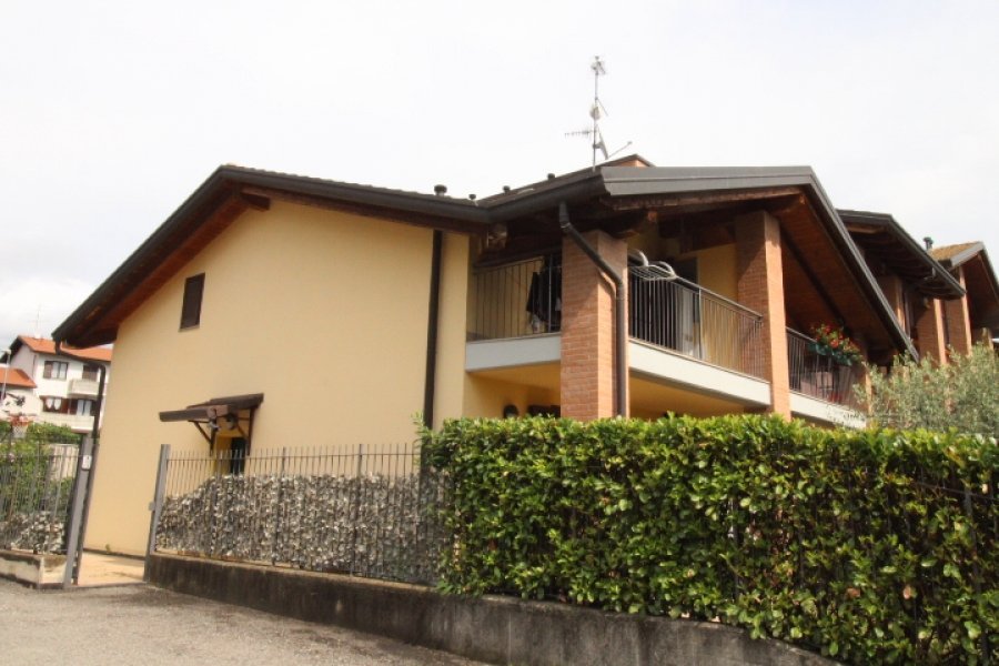 casa indipendente in vendita a Faloppio in zona Camnago