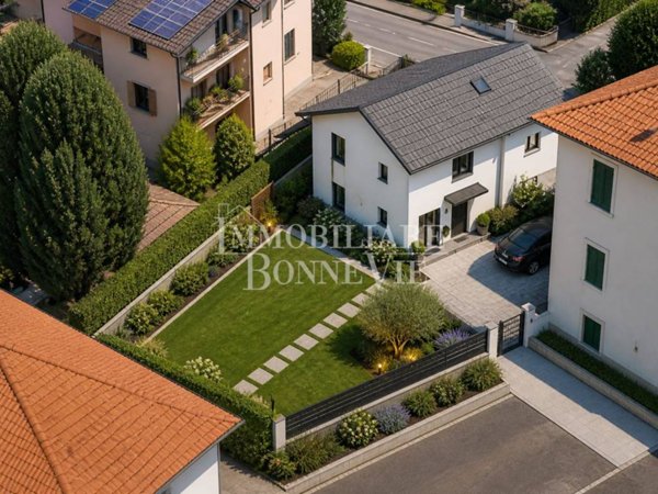 casa indipendente in vendita a Faloppio in zona Camnago