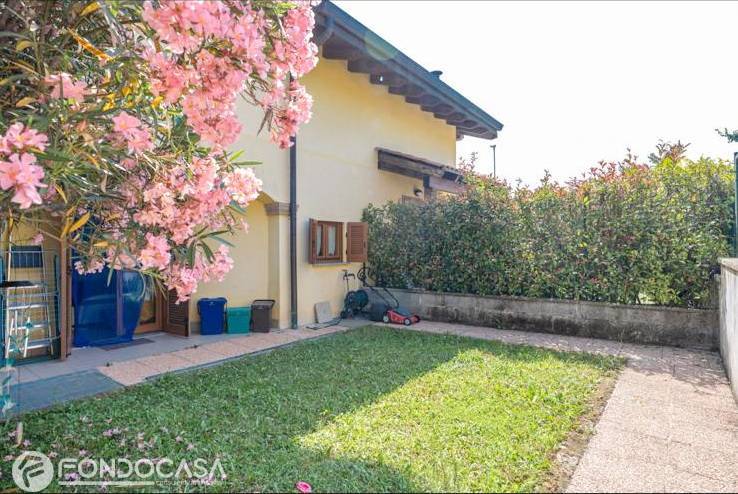 appartamento in vendita a Faloppio in zona Camnago