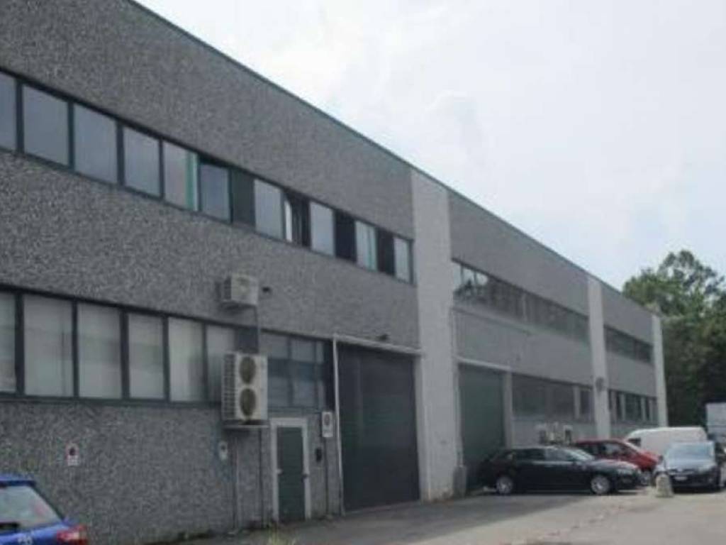 locale commerciale in vendita a Faloppio