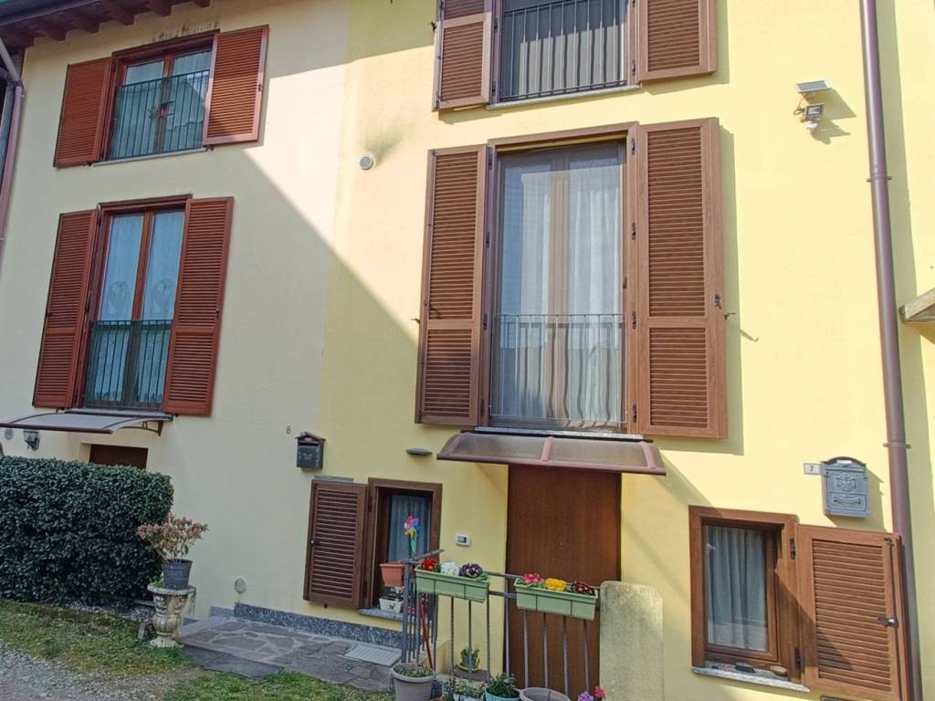 casa indipendente in vendita a Faloppio in zona Camnago