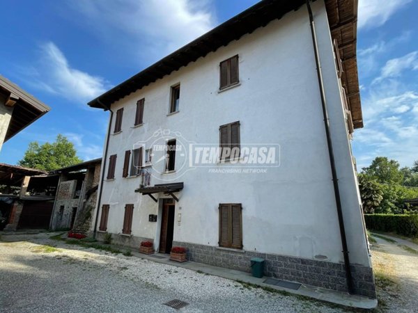 appartamento in vendita a Faloppio in zona Camnago
