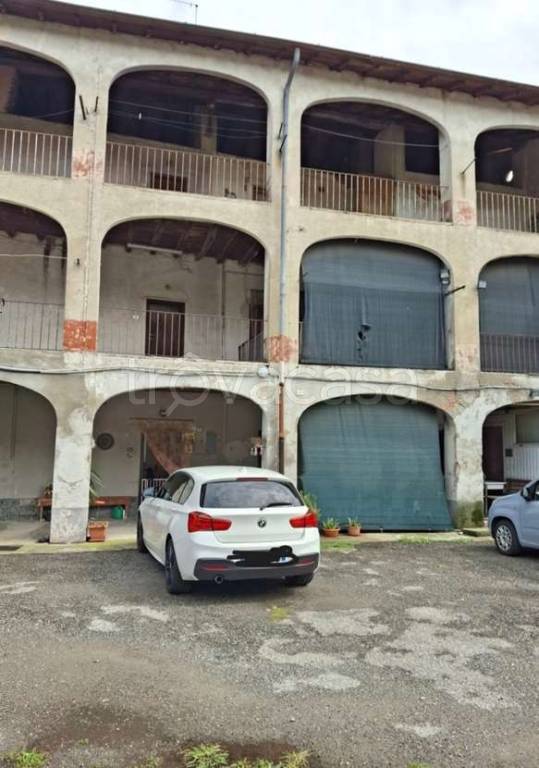 appartamento in vendita a Faloppio in zona Camnago