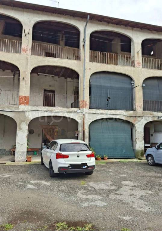 appartamento in vendita a Faloppio in zona Camnago