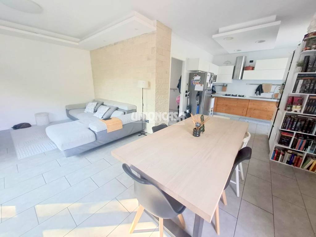 casa indipendente in vendita a Faloppio in zona Gaggino
