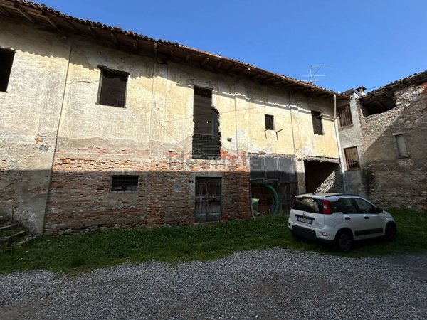 appartamento in vendita a Faloppio in zona Camnago