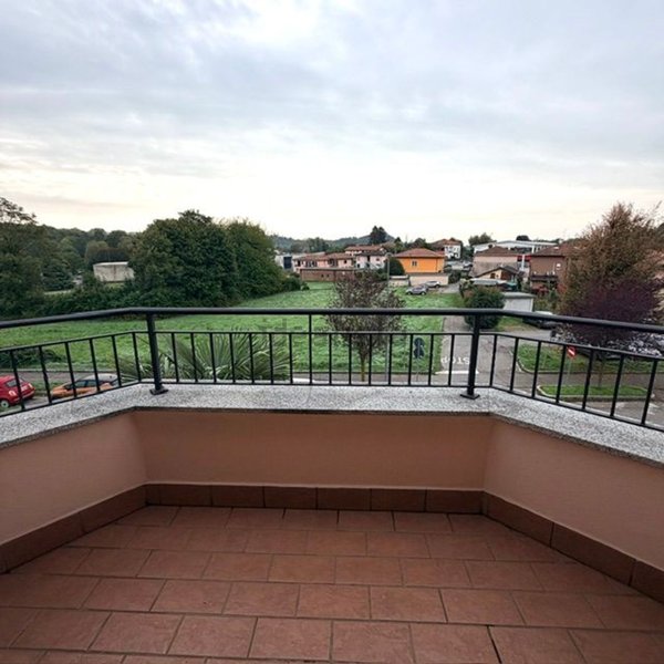 appartamento in vendita a Faloppio in zona Camnago