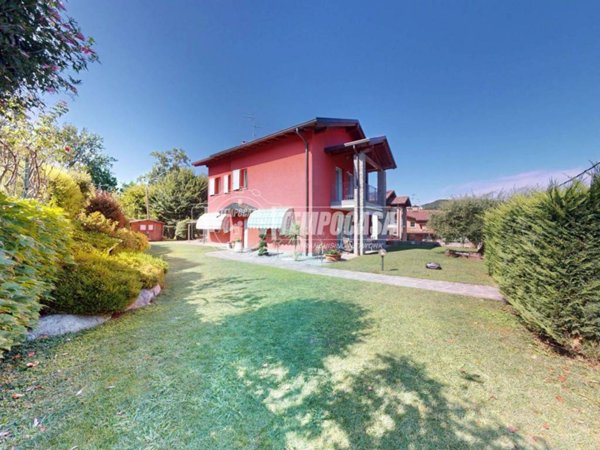 casa indipendente in vendita a Faloppio in zona Camnago