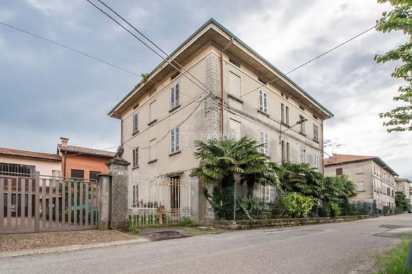 casa indipendente in vendita a Fenegrò