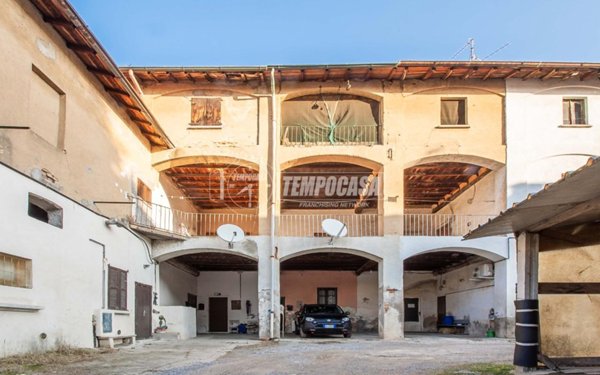 appartamento in vendita a Fenegrò