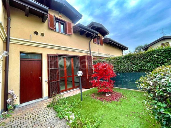 casa indipendente in vendita a Fenegrò