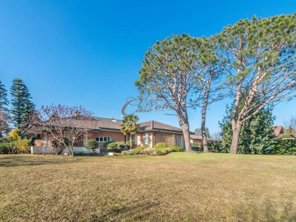 casa indipendente in vendita a Fenegrò