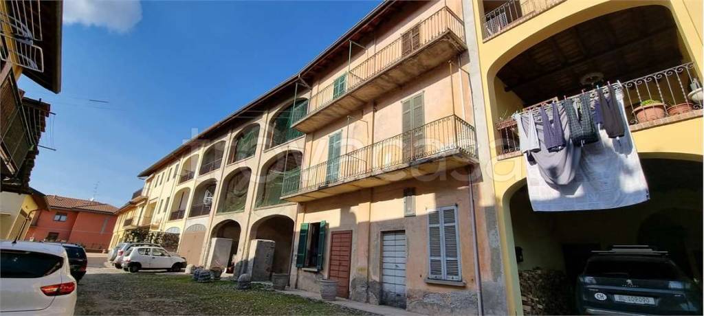 casa indipendente in vendita a Fenegrò