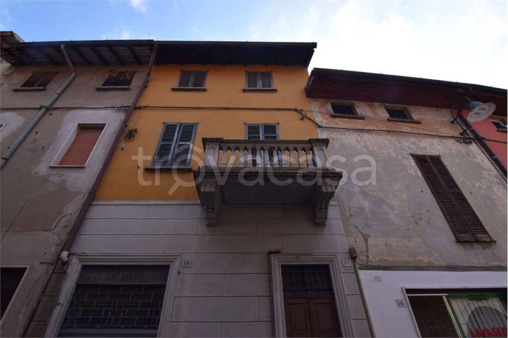 casa indipendente in vendita a Fenegrò