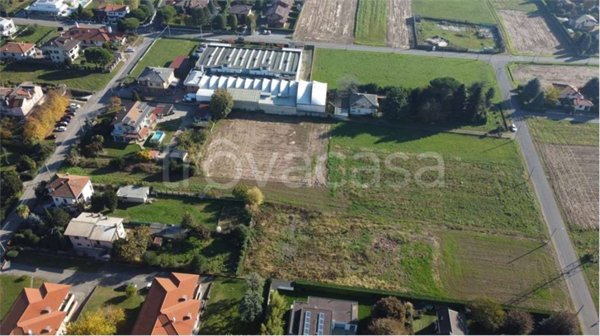 terreno edificabile in vendita a Fenegrò