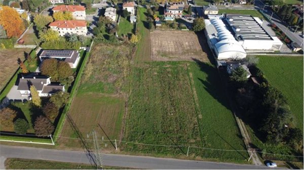 terreno edificabile in vendita a Fenegrò