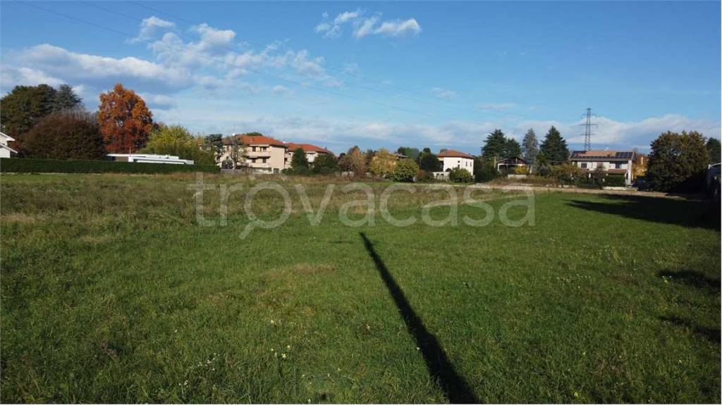 terreno edificabile in vendita a Fenegrò