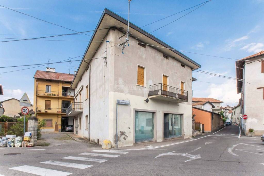 casa indipendente in vendita a Fenegrò