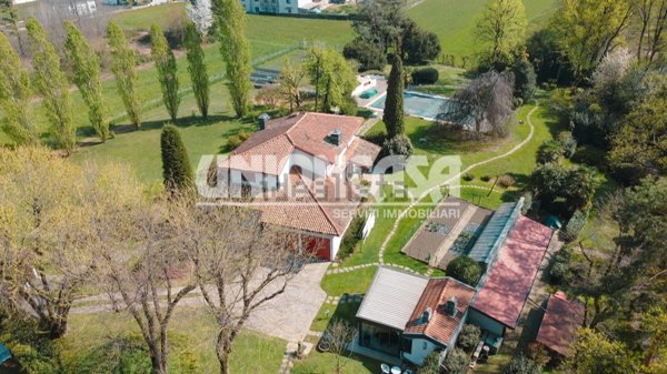 casa indipendente in vendita a Fenegrò
