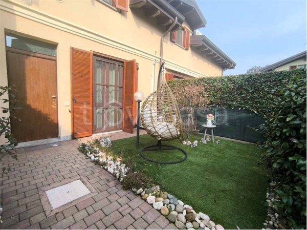 casa indipendente in vendita a Fenegrò