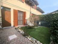 casa indipendente in vendita a Fenegrò