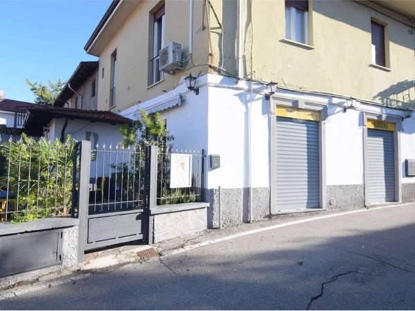 negozio in vendita a Fenegrò