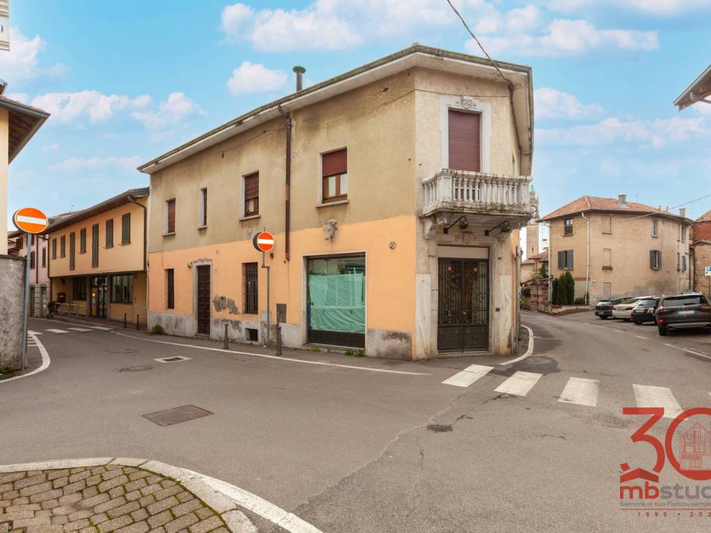 negozio in vendita a Fenegrò