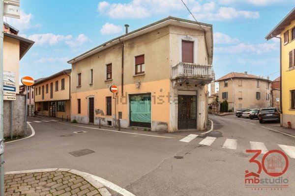 locale commerciale in vendita a Fenegrò