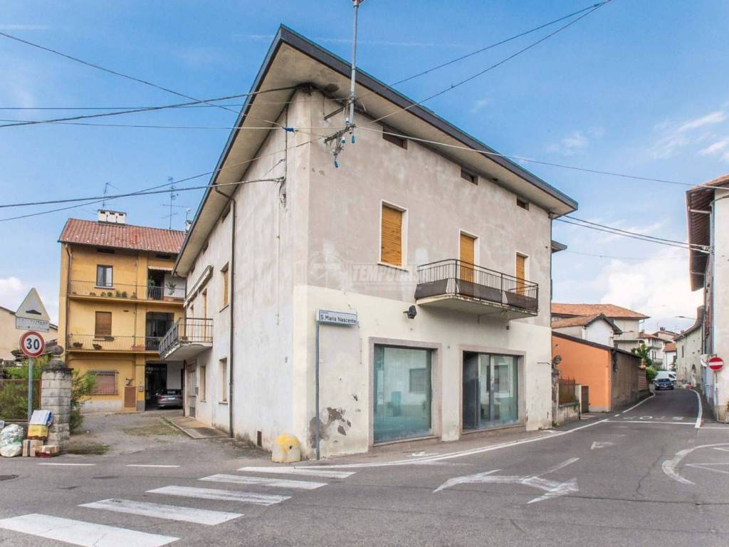casa indipendente in vendita a Fenegrò